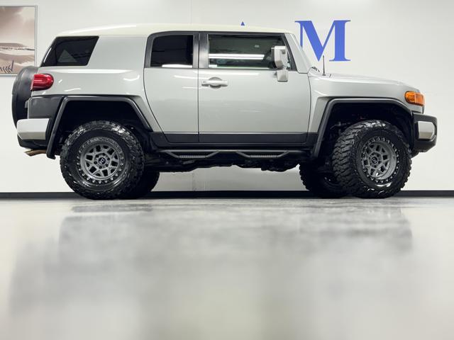 2011 toyota fj cruiser base