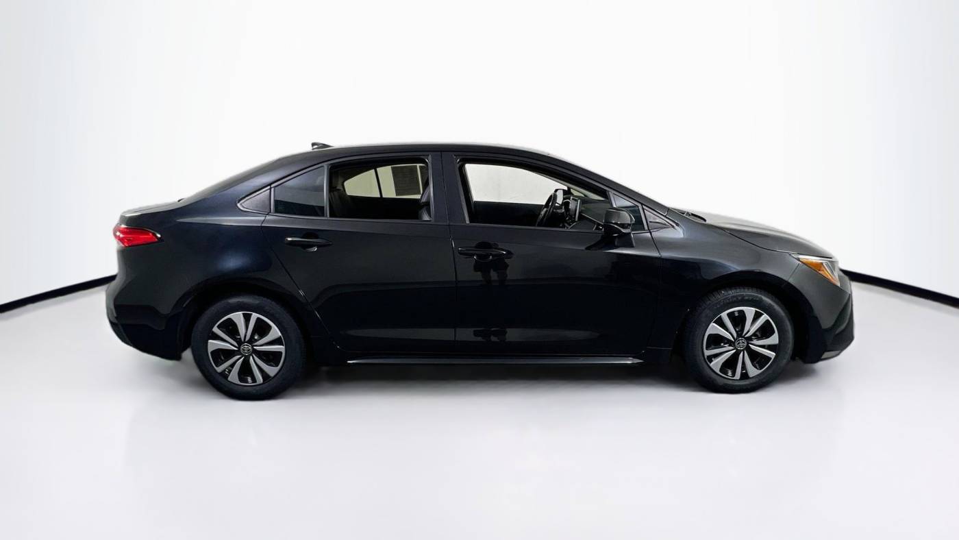 2022 toyota corolla hybrid le