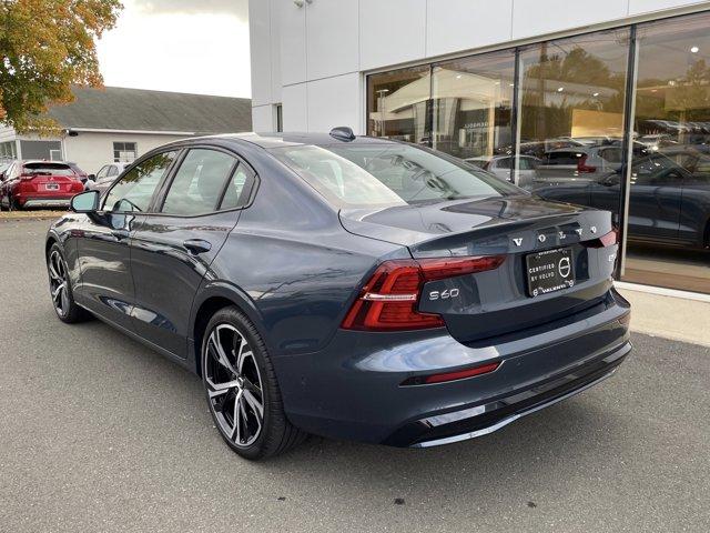 2024 volvo s60 plus dark theme