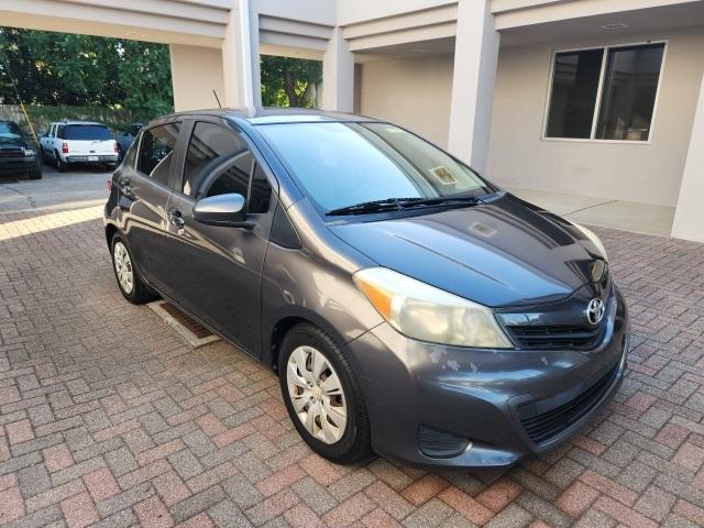 2012 toyota yaris se