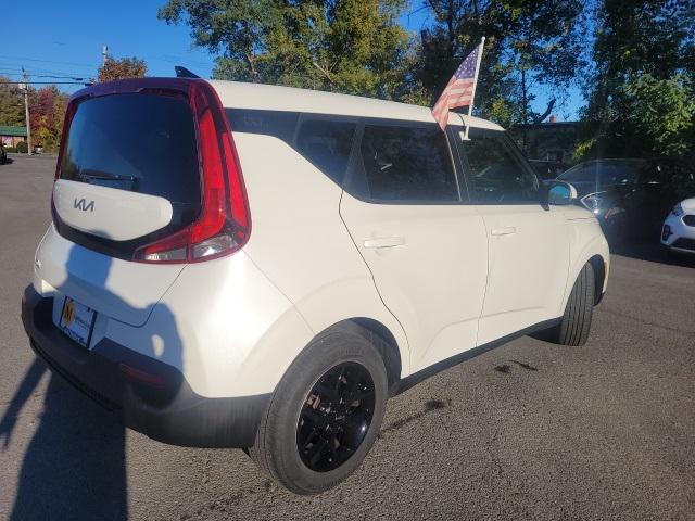 2022 kia soul lx
