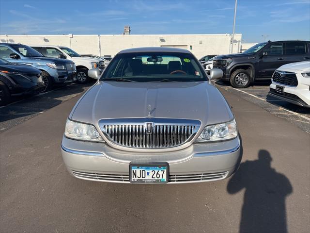 2011 lincoln town car signature