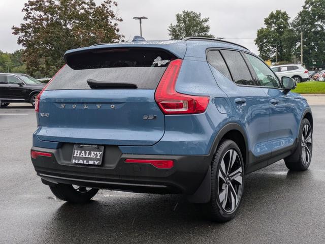 2024 volvo xc40 b5 plus dark theme