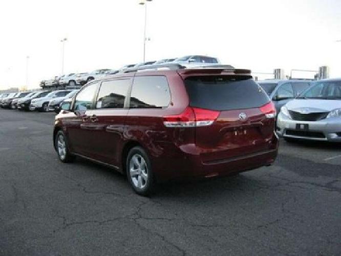 2014 toyota sienna le in alexandria, va