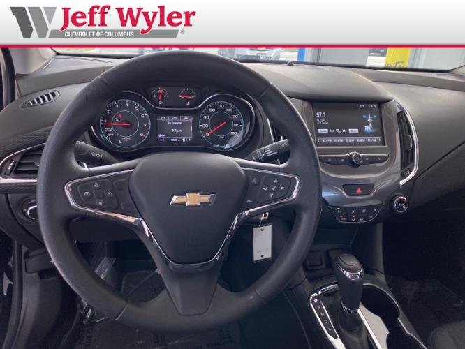 used 2017 chevrolet cruze lt sedan canal winchester, oh 43110 for sale in canal winchester, ohio