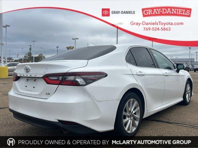 2021 toyota camry le