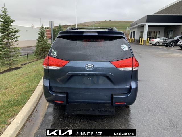 2013 toyota sienna le