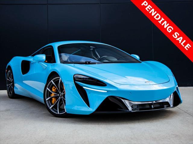 2023 mclaren artura techlux