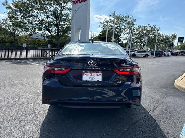 2022 toyota camry le