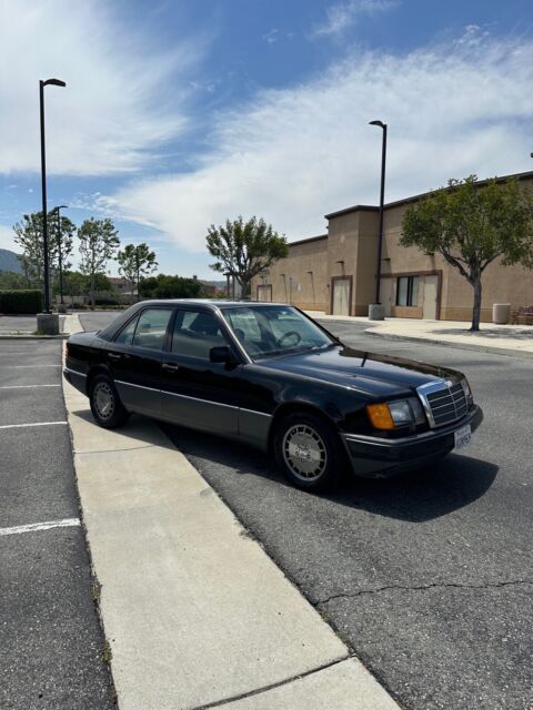 1990 mercedes-benz 300-series sedan black rwd automatic e