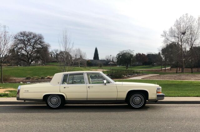 beautiful 1984 cadillac fleetwood brougham, excellent original condition