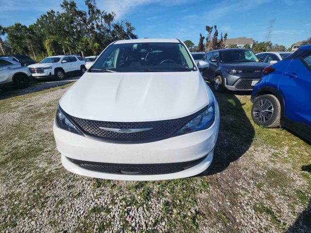 2022 chrysler voyager l 60