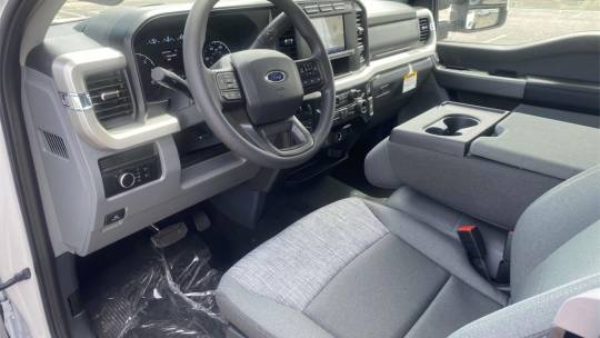 new 2024 ford super duty f-450 chassis cab xlt 4wd supercab 192" wb 84" ca