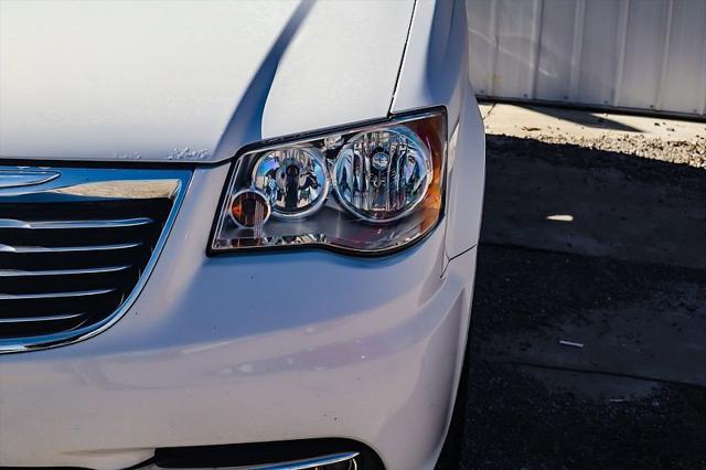 2016 chrysler town & country touring