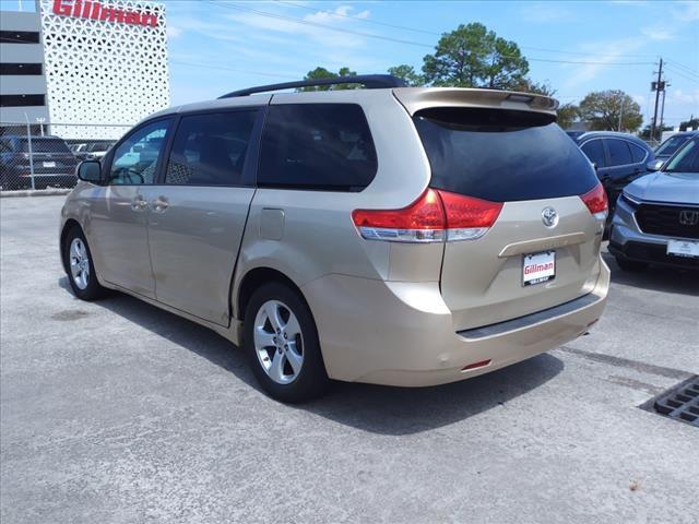 2014 toyota sienna le