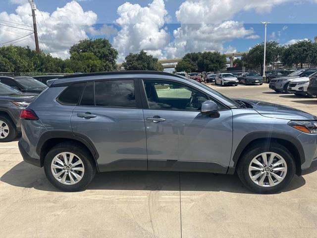 2022 toyota corolla cross le