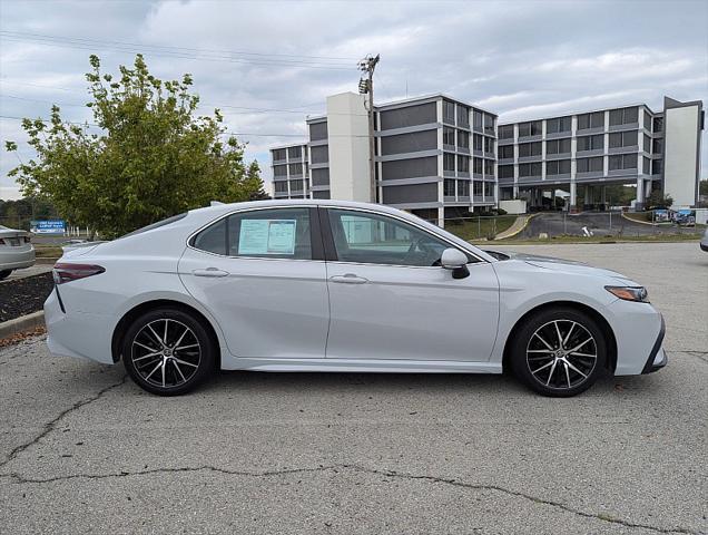 2022 toyota camry se
