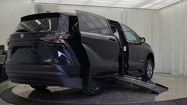 2024 toyota sienna le