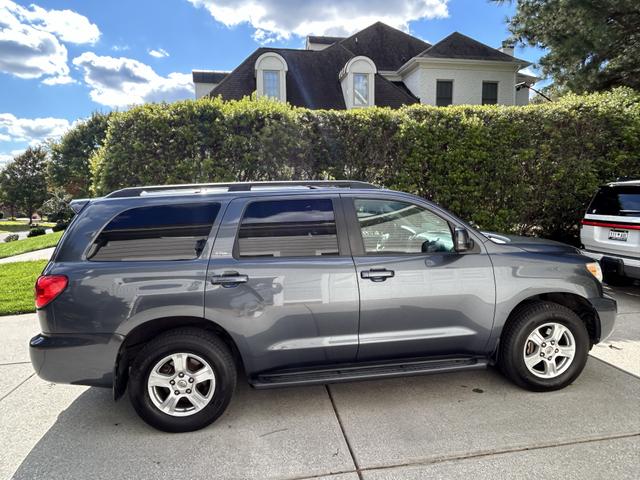 2010 toyota sequoia sr5