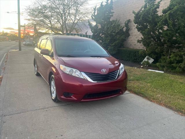 2011 toyota sienna le