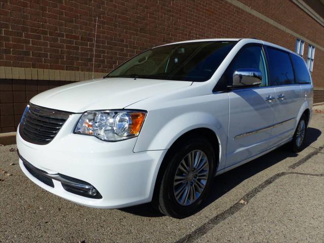 2016 chrysler town & country touring-l