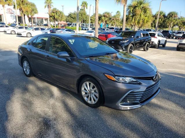 2022 toyota camry le