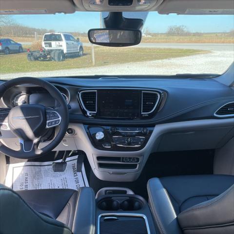 2024 chrysler pacifica hybrid select