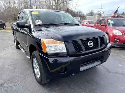 2014 nissan titan s 4x4 crew cab swb 5.6 ft. box in clio, michigan