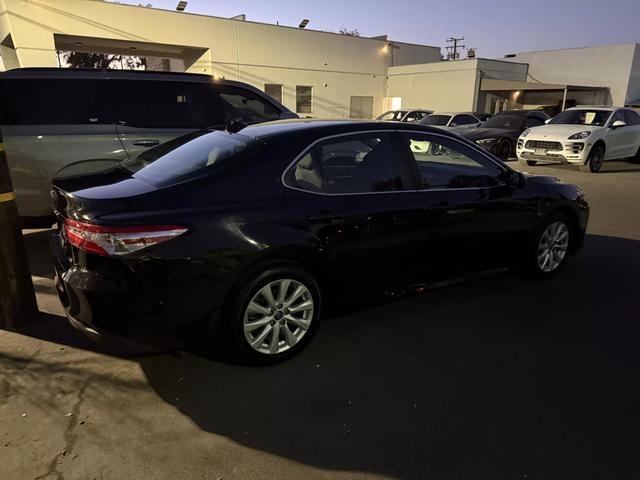 2020 toyota camry le