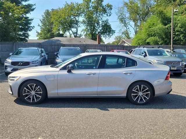 2023 volvo s60 recharge plug-in hybrid t8 plus dark theme