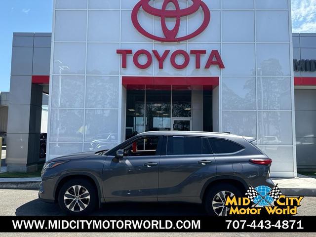 2022 toyota highlander xle