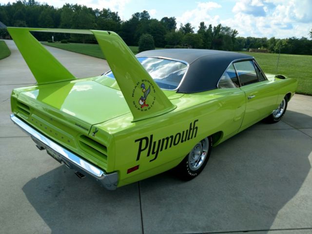 rotissorie restored 1970 plymouth superbird-limelight-440-4-speed-dana