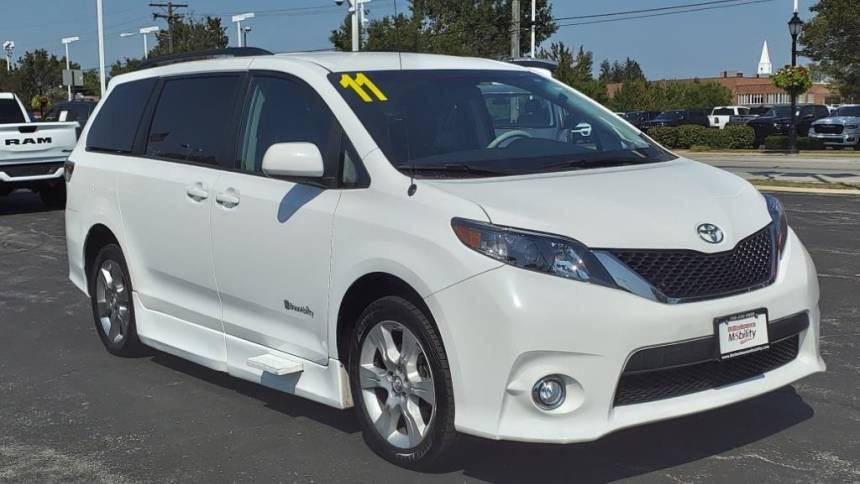 2011 toyota sienna se 8-passenger