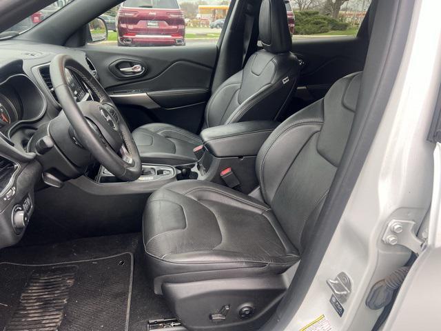 2021 jeep cherokee latitude lux