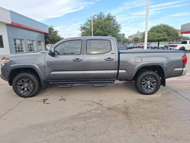 2022 toyota tacoma sr5-black-out pkg