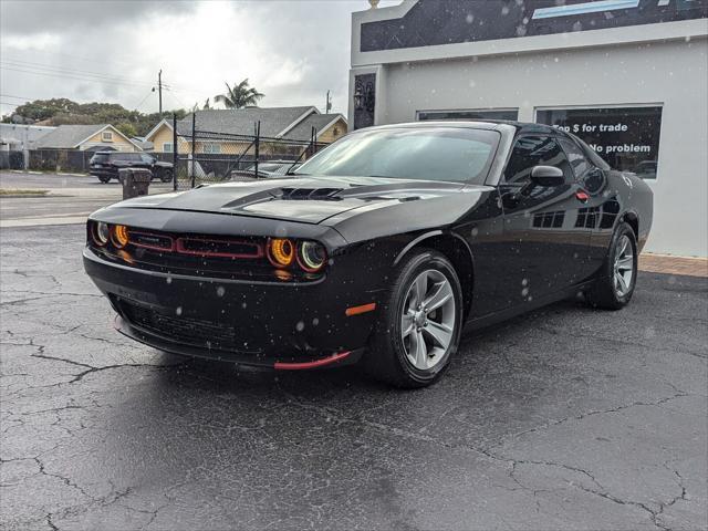 2020 dodge challenger sxt