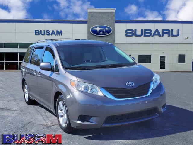 2012 toyota sienna le