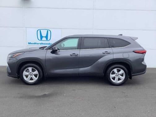 2023 toyota highlander le in medford, oregon