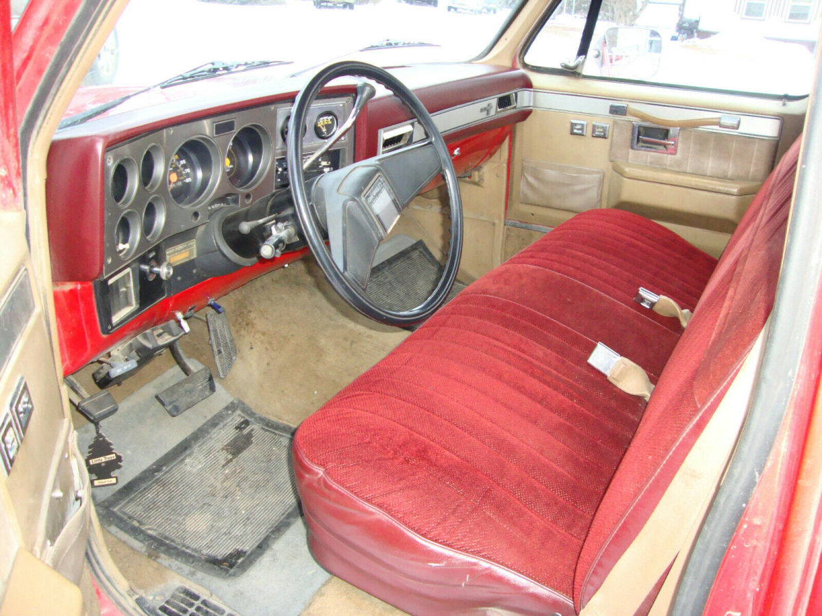 1983 chevrolet silverado 1/2 ton 2wd with 6.2 liter diesel pickup