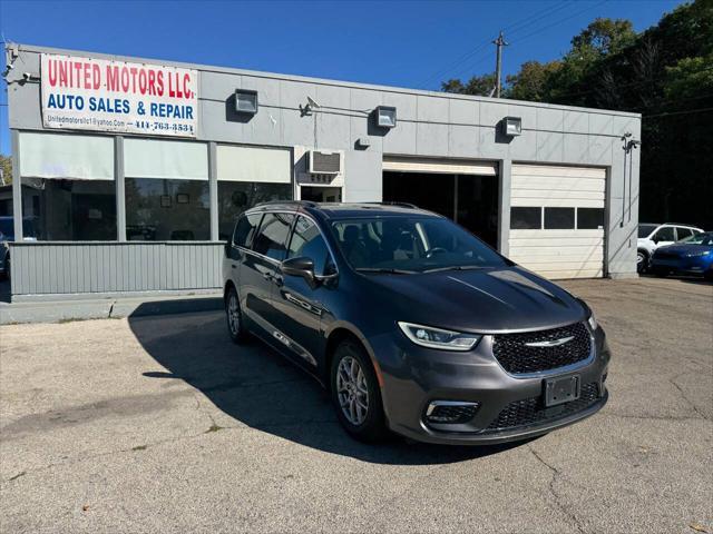 2021 chrysler pacifica touring 4dr mini van