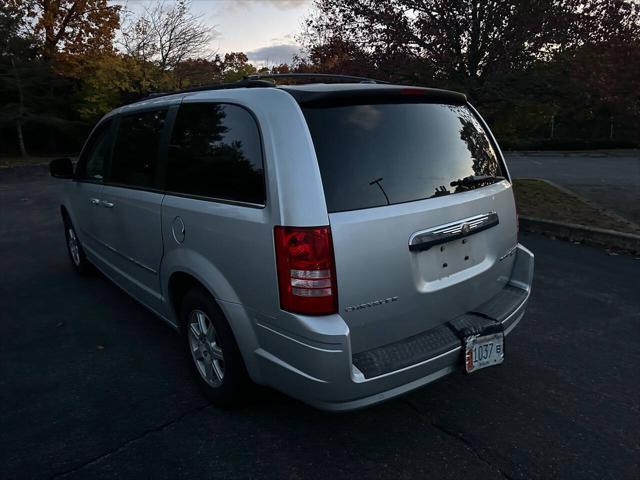 2010 chrysler town & country touring