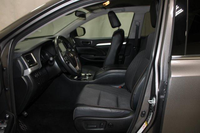used 2017 toyota highlander le plus v6 fargo, nd 58103 for sale in fargo, north dakota