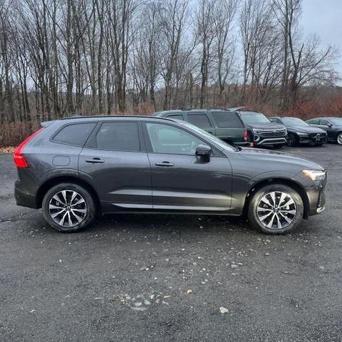 2024 volvo xc60 b5 plus dark theme
