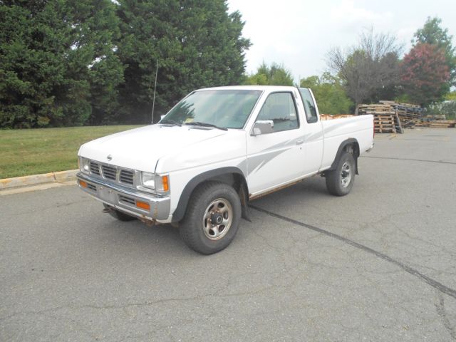 1994 nissan pickup xe extended cab pickup 2-dr 4wd 5-speed manual