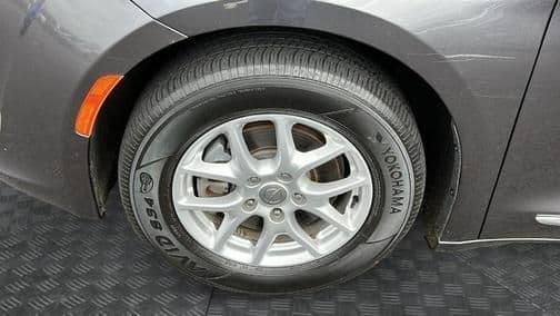 2020 chrysler pacifica touring-l in danbury, connecticut