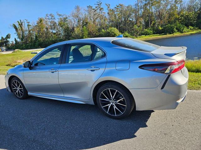 2021 toyota camry se