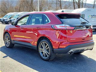 2020 Ford Edge titanium