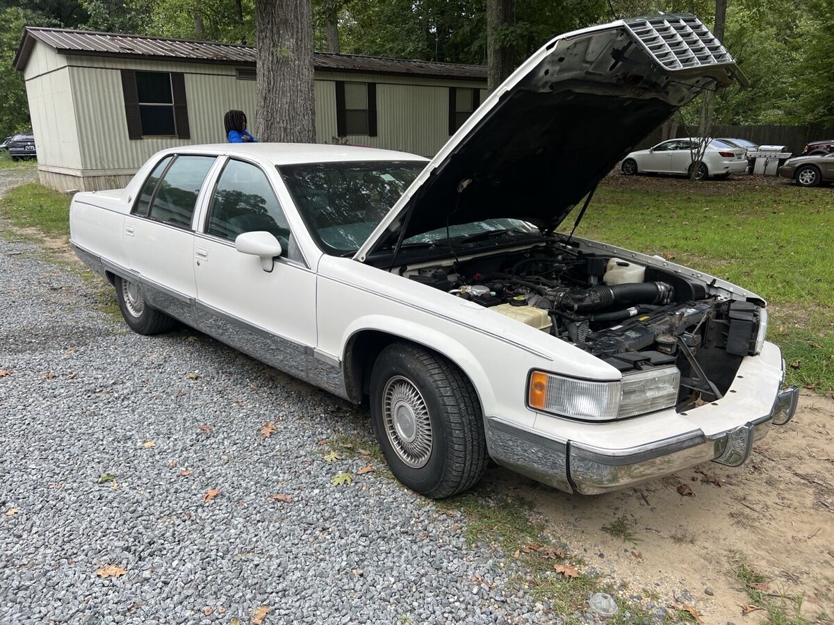 1994 cadillac fleetwood sedan white base