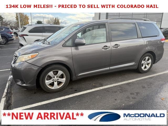 2012 toyota sienna le