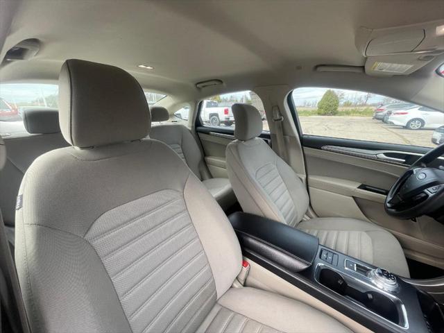 2019 ford fusion hybrid se